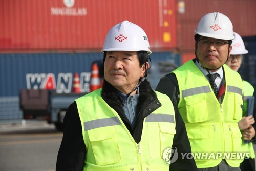 정 총리, '우한폐렴' 공항 검역태세 점검…"빈틈없이 검역하라"