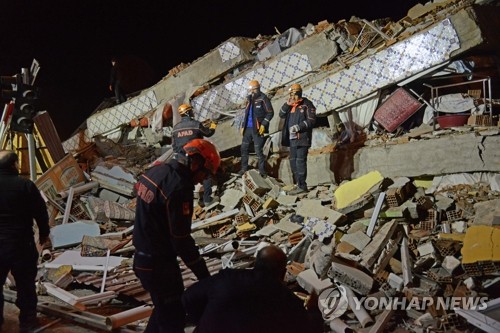 터키 동부 지진 사망자 31명·부상자 1천607명으로 늘어(종합)