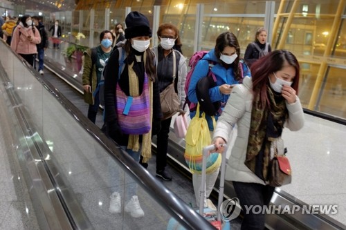 마스크가 '우한 폐렴' 차단?…전문가들 "손 씻는 게 더 중요"