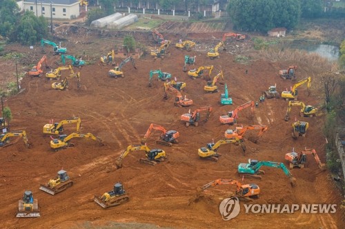 굴삭기만 보이는데…우한병원 건설 생방송에 4천만명 접속