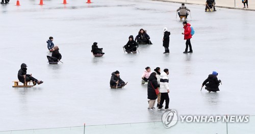 '겨울축제 1번지' 2020 화천산천어축제 개막…"월척이오" 환호