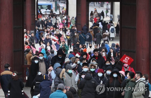 "감염예방 마스크 효용성 의문" vs "그래도 써야 한다"