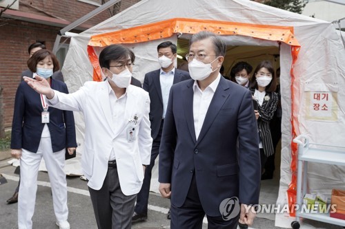 문 대통령, 신종코로나 대응 현장점검…국립중앙의료원 방문(종합)