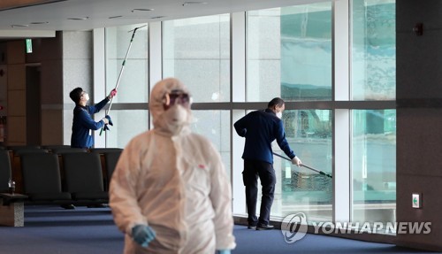 신종코로나 확산 우려에 닫힌 中하늘길…항공사, 운항 중단 확산