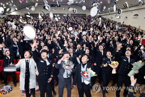 한 달 빠른 졸업식…한국해양대 해사대 428명 학사 배출