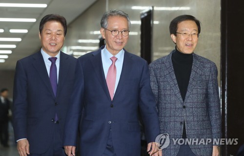 한국당 공관위, '컷오프' 기준 논의…'8호 영입인재' 공개도