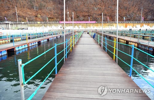 '포근한 날씨 고육책' 화천산천어축제 수상 낚시터 4배 확대