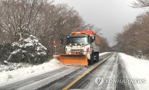 제주 흐리고 곳에 따라 눈 또는 비…출근길 교통 주의