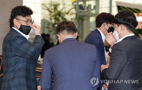 '1년 계약' 김태균 "팬들이 기대하는 '그때의 김태균'으로"