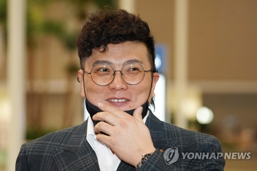 '1년 계약' 김태균 "팬들이 기대하는 '그때의 김태균'으로"