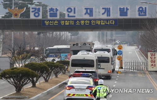 우한 교민 200명 아산 임시 생활시설 도착…격리 생활 시작