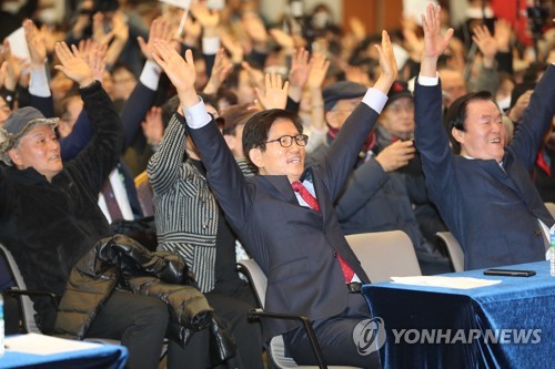 김문수, '자유통일당' 창당…당 대표로 추대