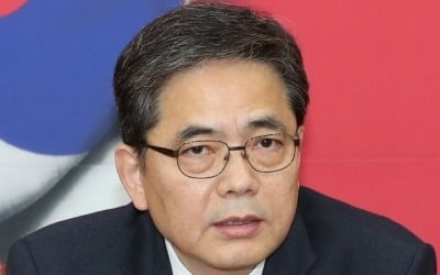 '문재인 한 우물' 곽상도, 당정 文-文 동시 저격…손자·외손자 '학교' 지적