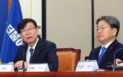 靑 '부동산 매매 허가제' 카드 만지작…민경욱 "내 집 사고파는데 허가? 공산주의인가"