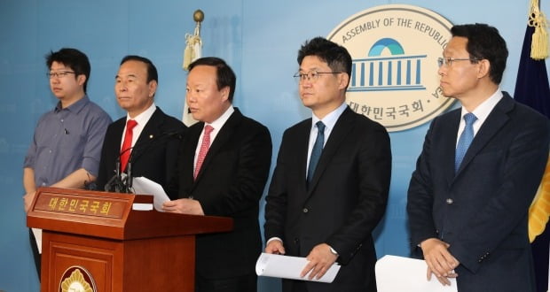 자유한국당 2020 희망공약개발단이 16일 국회 정론관에서 한국당 주택공약을 발표하고 있다. /사진=연합뉴스