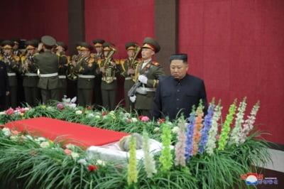 김정은, '백두산 정신' 내세웠던 황순희 빈소 찾아…'정면돌파전' 노선 공고화