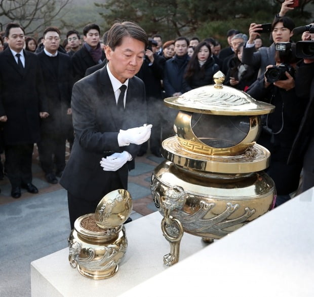 현충원 참배하는 안철수 전 바른미래당 의원 /사진=연합뉴스