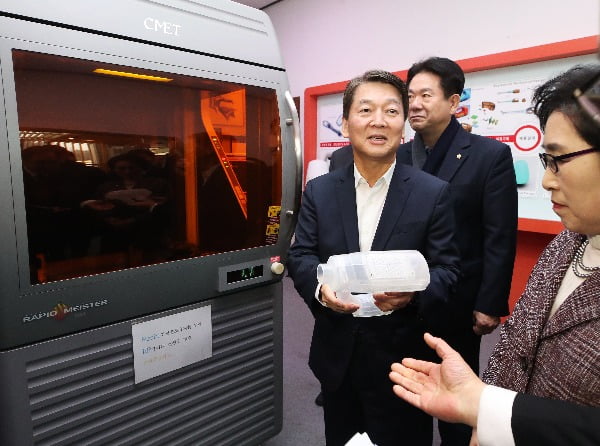 안철수 측근도 안철수 신당 창당 비판 "문 정부 폭주 저지에 방해만 돼"