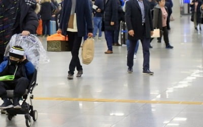 제주공항 강풍특보로 일부 항공편 지연 운항…귀경길 차질 빚어