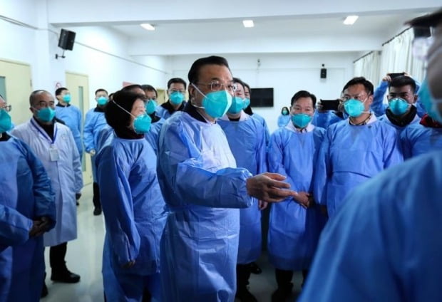 중국 내 우한 폐렴 확산이 점점 악화하는 가운데 리커창 중국 총리가 지난 27일 신종 코로나바이러스 발생지인 우한을 찾았다. 사진=연합뉴스
