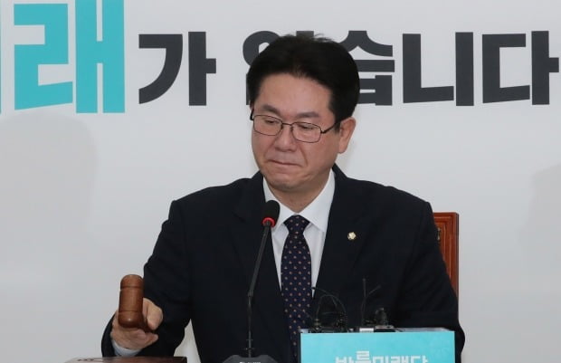 바른미래당 이동섭 원내대표 권한대행은 30일 전날 탈당한 안철수 전 의원에 대해 안타까움을 표하고, 손학규 대표를 겨냥 쓴소리를 쏟아냈다. /사진=연합뉴스