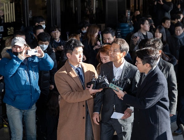 공개 출석 고집한 임종석 "혐의 입증 못하면 검찰 책임져야" 이 자신감 무엇?