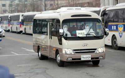 우한 교민 150명 진천 인재개발원 도착