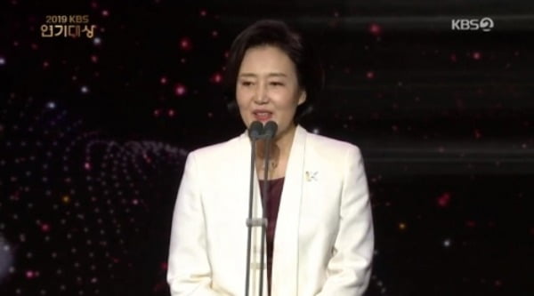  KBS 연기대상 시상자로 나선 박영선 장관.
