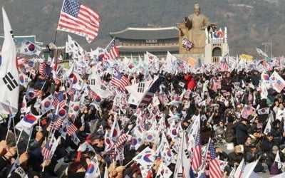 새해 첫 주말도 광화문·서초역 대규모 집회…"대중교통 이용"