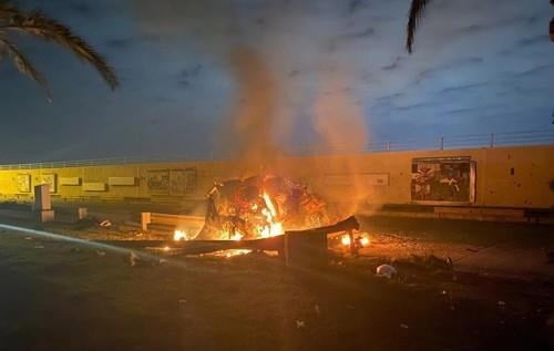  3일 새벽 이라크 바그다드에서 폭격당한 거셈 솔레이마니 이란 사령관의 차량/사진=연합뉴스