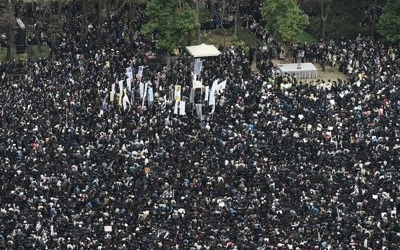 시위 장기화에 루이뷔통, 홍콩 도심 쇼핑몰 매장 철수