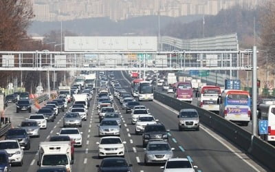 오전 9시 출발 서울→부산 8시간…귀성 고속도로 종일 혼잡 전망