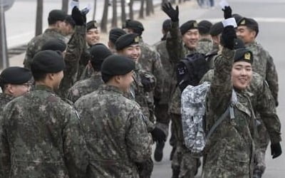 병사 8만명에 '자기개발비' 연간 10만원 지원…영화관람 포함