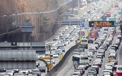 부산→서울 5시간30분…전국 고속도로 귀경길 정체 시작