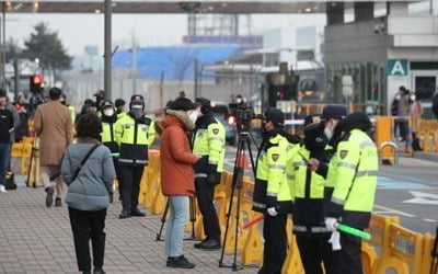 우한 교민 367명 실은 전세기, 김포공항 착륙…추가 검역