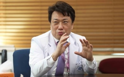 '3번·17번 확진자 입원' 명지병원 이사장 "국내 환자들 1주일 만에 폐렴 진행"