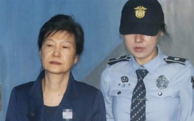 박근혜 판결 참고해 공소장 만든 檢…靑 선거개입 수사 '윗선' 노리나