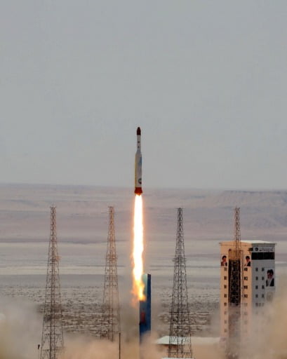 이란의 인공위성 우주 발사체 '시모르그'가 2017년 7월 시험발사되는 모습. 
