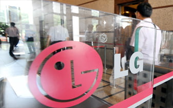 '2.8兆 순손실' LG디스플레이, 신용등급 A+로 강등