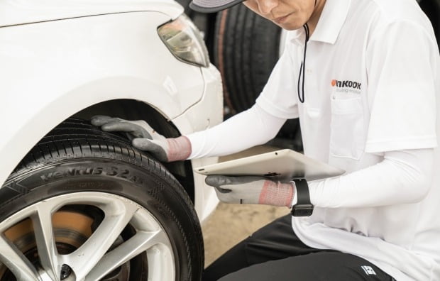 한국타이어가 봄철 안전운행을 위한 타이어 교체 시기로 홈의 깊이가 3mm 내외인 시점을 제시했다. 사진=한국타이어
