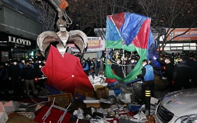 동작구, 노량진역 앞 옛 수산시장 상인 노점들 기습 철거