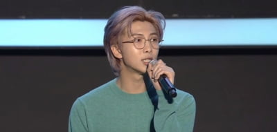 방탄소년단 RM "작업하며 혼자 많이 울어, 아미 덕에 두 발 땅에 붙일 수 있었다"