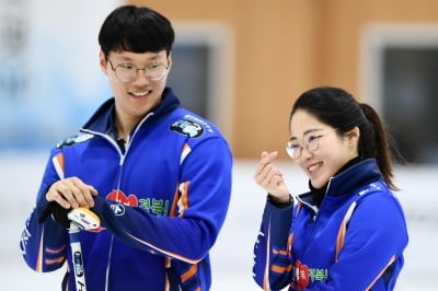  장혜지, '팀 소개에 하트 발사~'