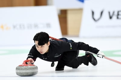  김산, '시트에 닿을 듯 낮은 자세'