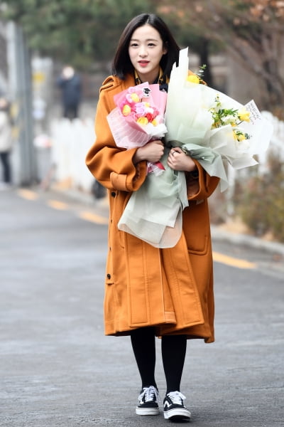 [포토] 에이프릴 진솔, '꽃다발 들고 깜찍 미소~'