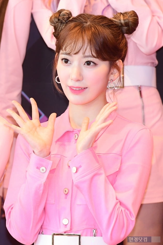 [포토] 아이즈원 미야와키 사쿠라, '예쁘다~예뻐~'