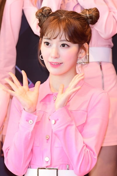 [포토] 아이즈원 미야와키 사쿠라, '예쁘다~예뻐~'