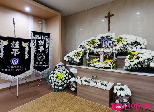 인천 연수성당 장례식장에 마련된 코미디언 임희춘 씨의 빈소