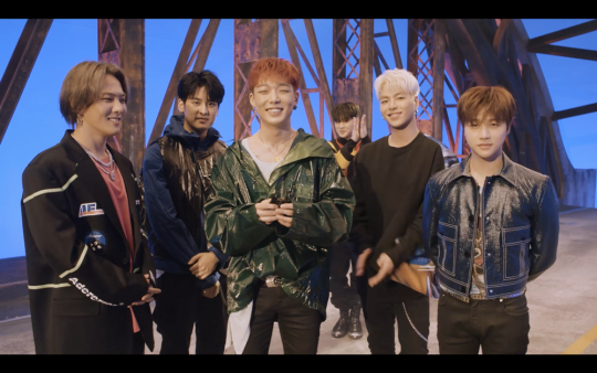 아이콘, '뛰어들게' MV 메이킹 필름 공개