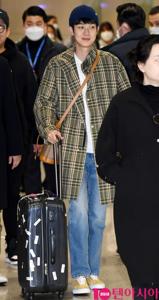 배우 최우식이 12일 오전 영화 ‘기생충’으로 미국 제92회 아카데미 시상식을 마치고 인천국제공항을 통해 입국하고 있다.